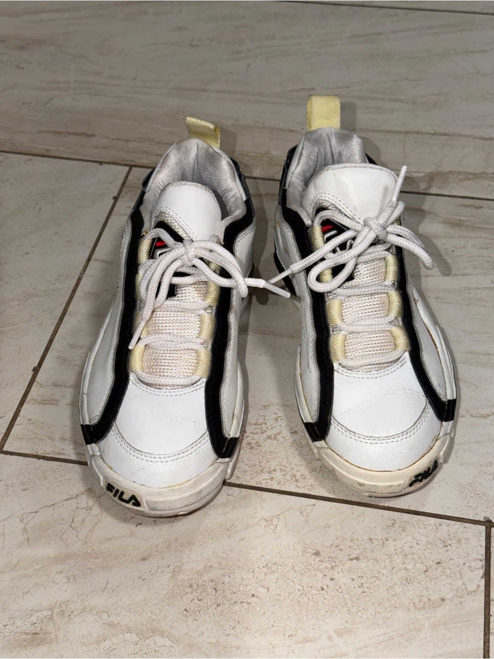 VINTAGE VERY OLD FILA White and Black Chunky Sneakers